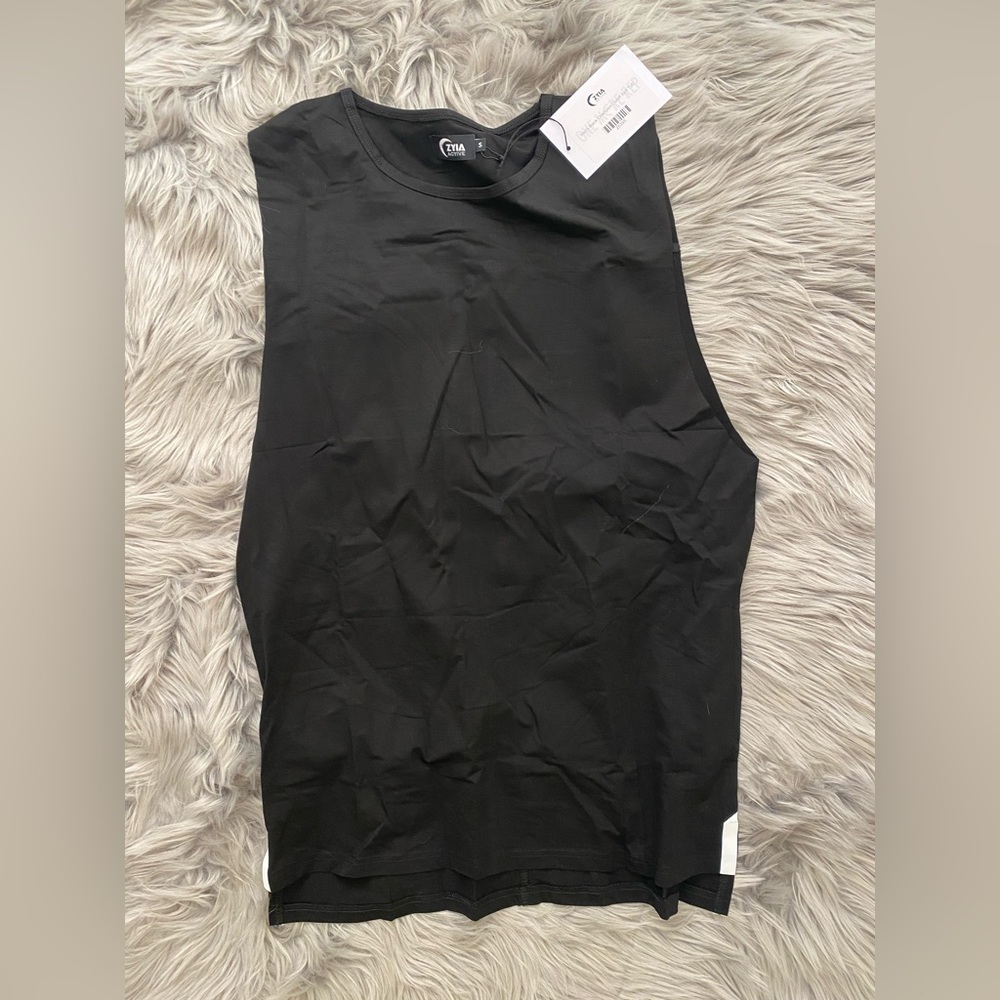 ZYIA Black Champion Cutoff Split T - S
